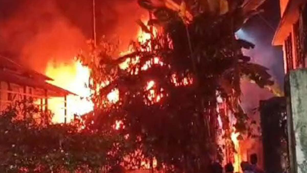Fire at bijoygor in kolkata gnr 