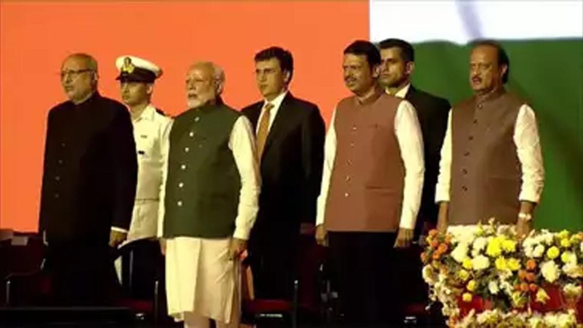 Fadnavis takes oath as Maharashtra CM, Shinde and Pawar get deputy CM in maharashtra gnr 
