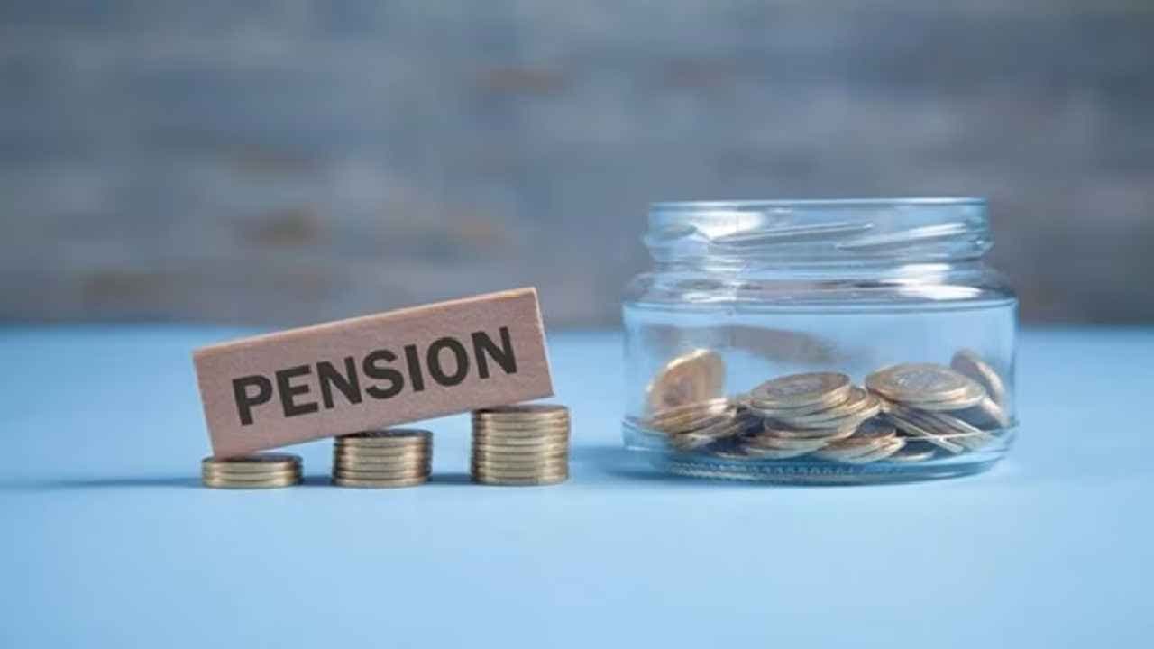Pension: Pensioners submit their annual Life Certificate before 30 November