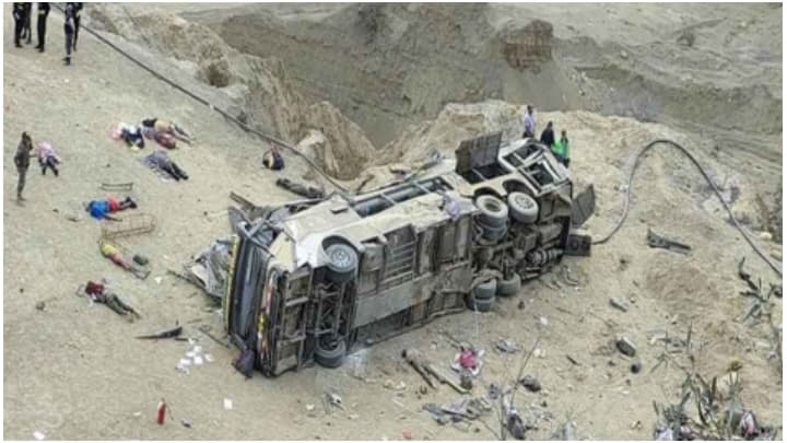 bus accident in peru, 25 dies