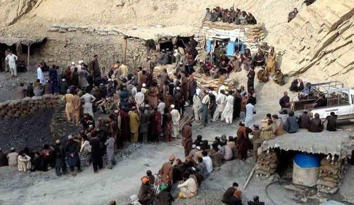 blast in pakistan coal mine, 12 dead