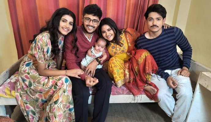 How is the shooting of 'Tomader Rani' going on with little 'Duni'?
