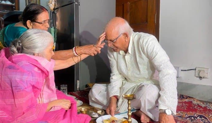 bhai dooj celebration in sovandeb chatterjee house