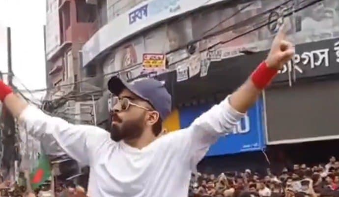Virat Kohli Lookalike Spotted Protesting in Bangladesh Amid Unrest As PM Sheikh Hasina Flees Country