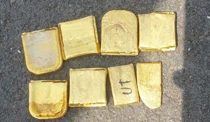 gold recovered by bsf, one detained