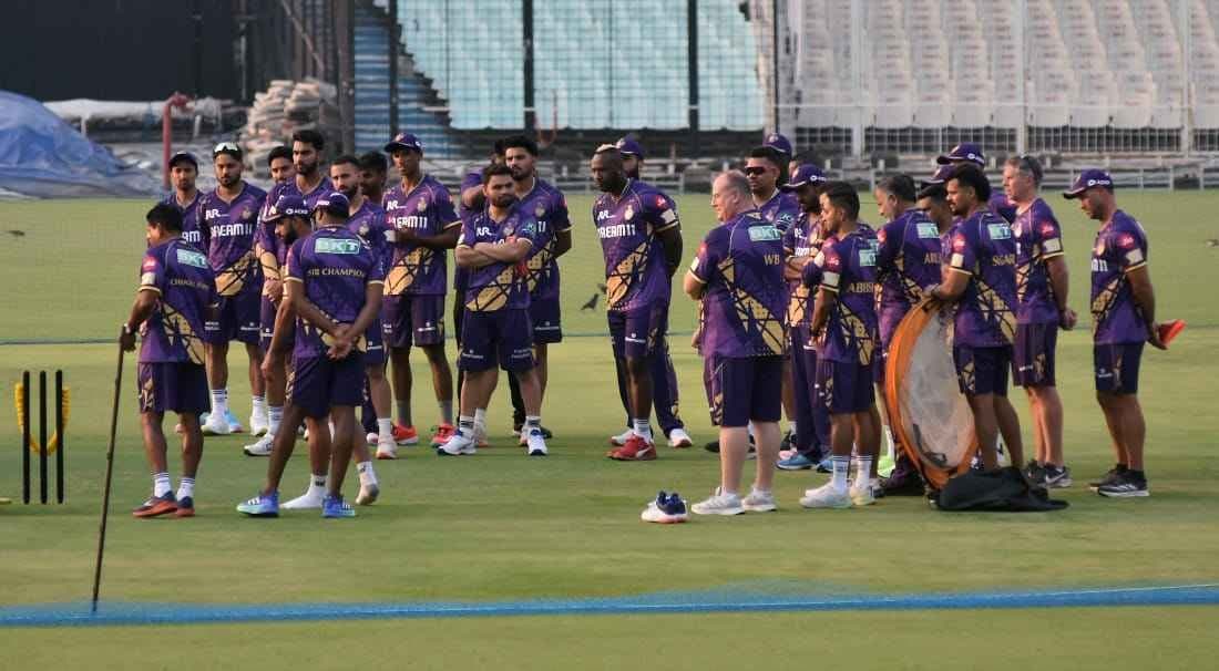 KKR starts practice with offering pujo - ajinkya rahane and Chandrakant Pandit meeting on the ground