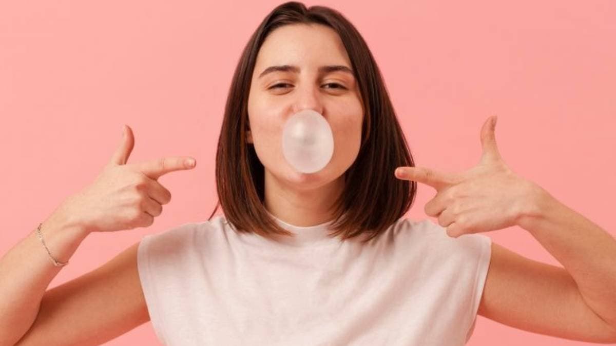 Recent Study reveals that Chewing Gum releases hundreds of plastic particles into your saliva know what happens your body 