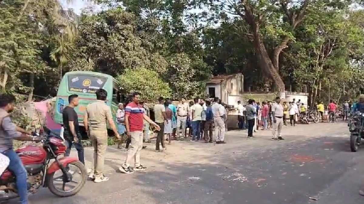 Bus accident of Nadia left 15 people injured