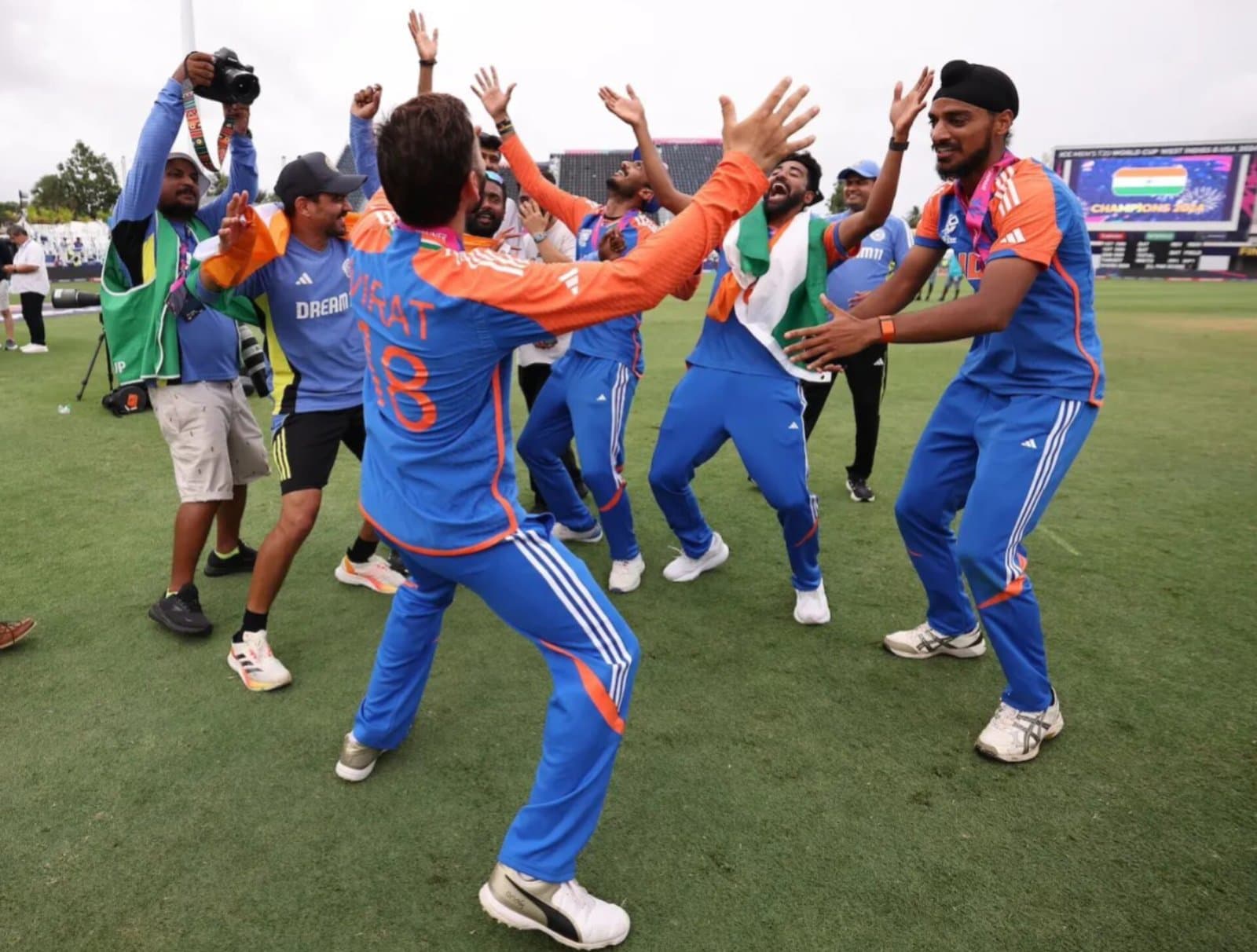 Virat Kohli: মাঠেই ভাংড়া, বিশ্বকাপ জয়ের পর টি-২০ থেকে অবসর ঘোষণা কোহলির