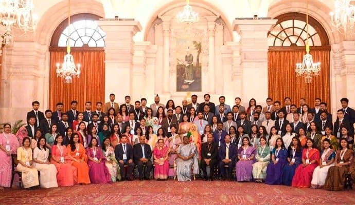 Bangladesh Youth Delegation Meets President Droupadi Murmu 