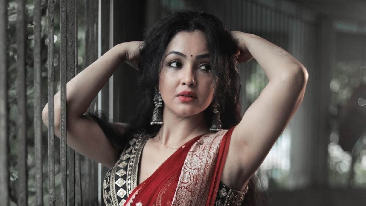 ‘আঙুর বৌদি’ বলতে অজ্ঞান ভক্তরা, চিনে নিন দেশের সবচেয়ে প্রিয় ‘ভাবি’কে