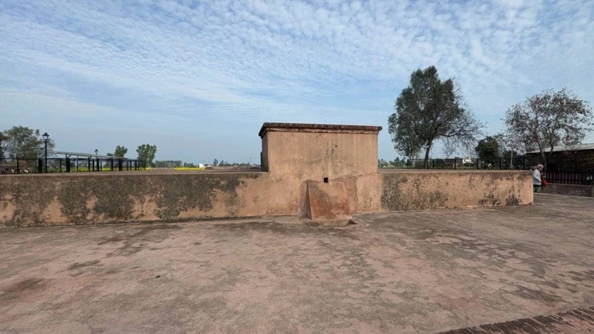 Akbar coronation place is into insignificance