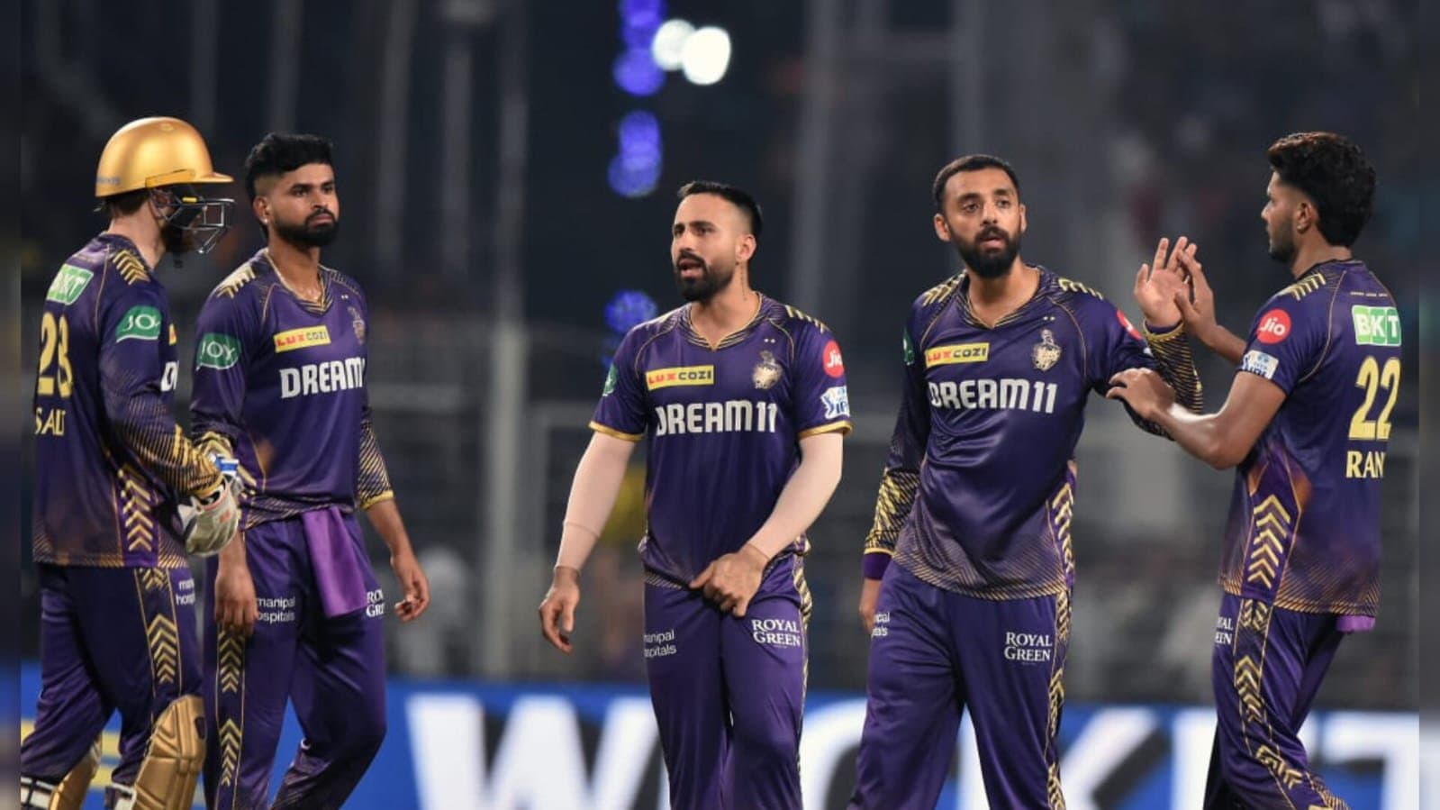 KKR-DC: ফিরল বরুণের ঘূর্ণি, লেজার শোয়ে জমজমাট ইডেন 