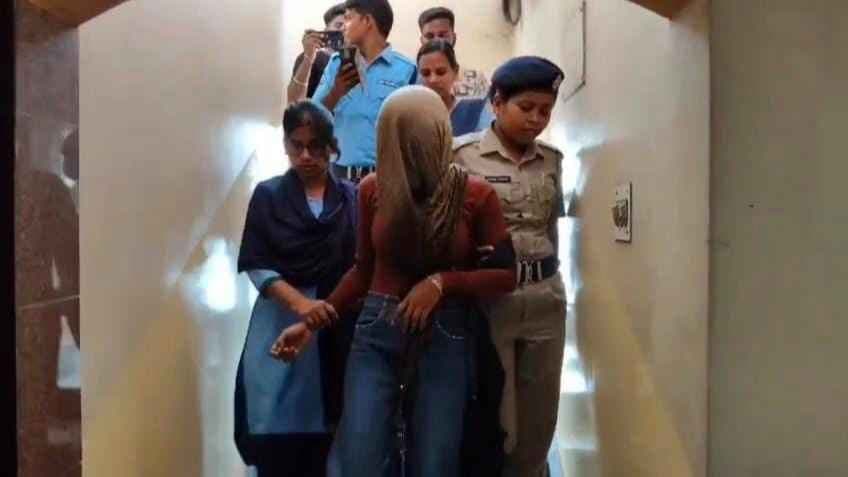 Woman attempts to escape by jumping from terrace after caught by husband with her paramour