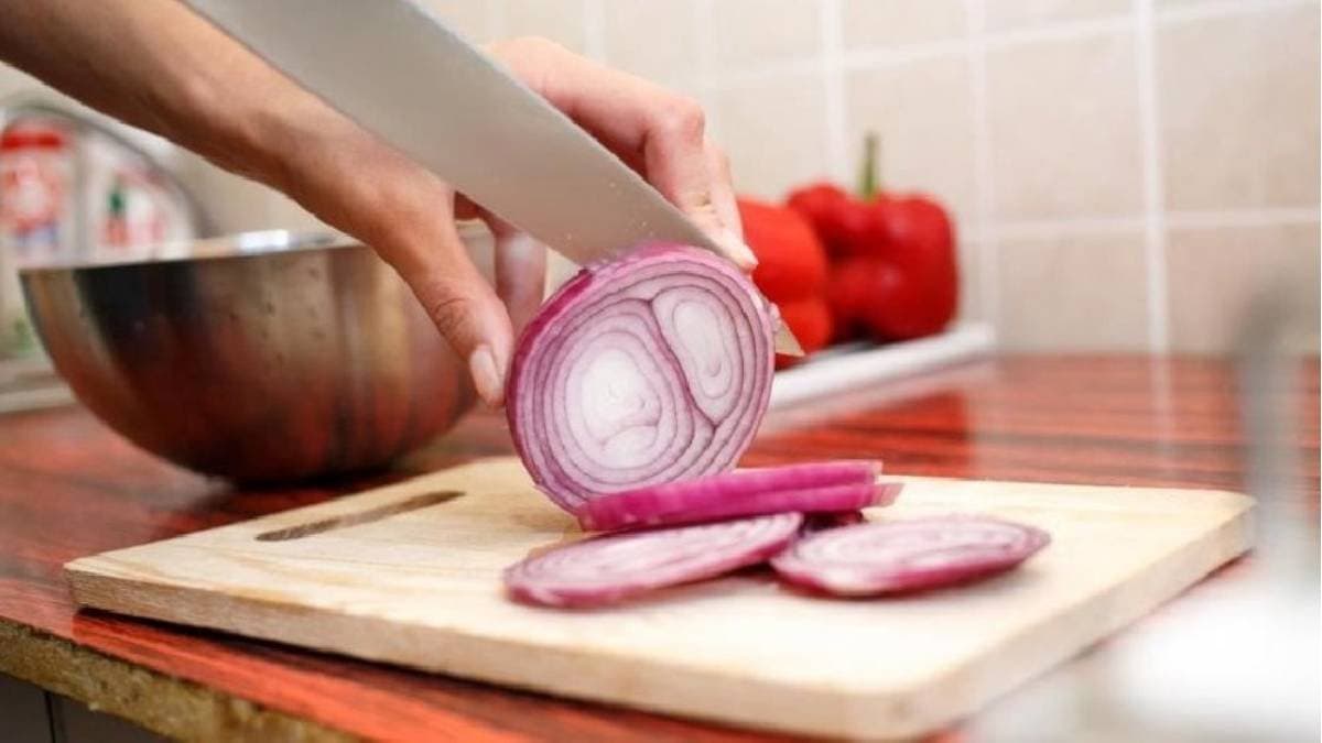  why does your eyes water when you cut onion know these tips to prevent it lif