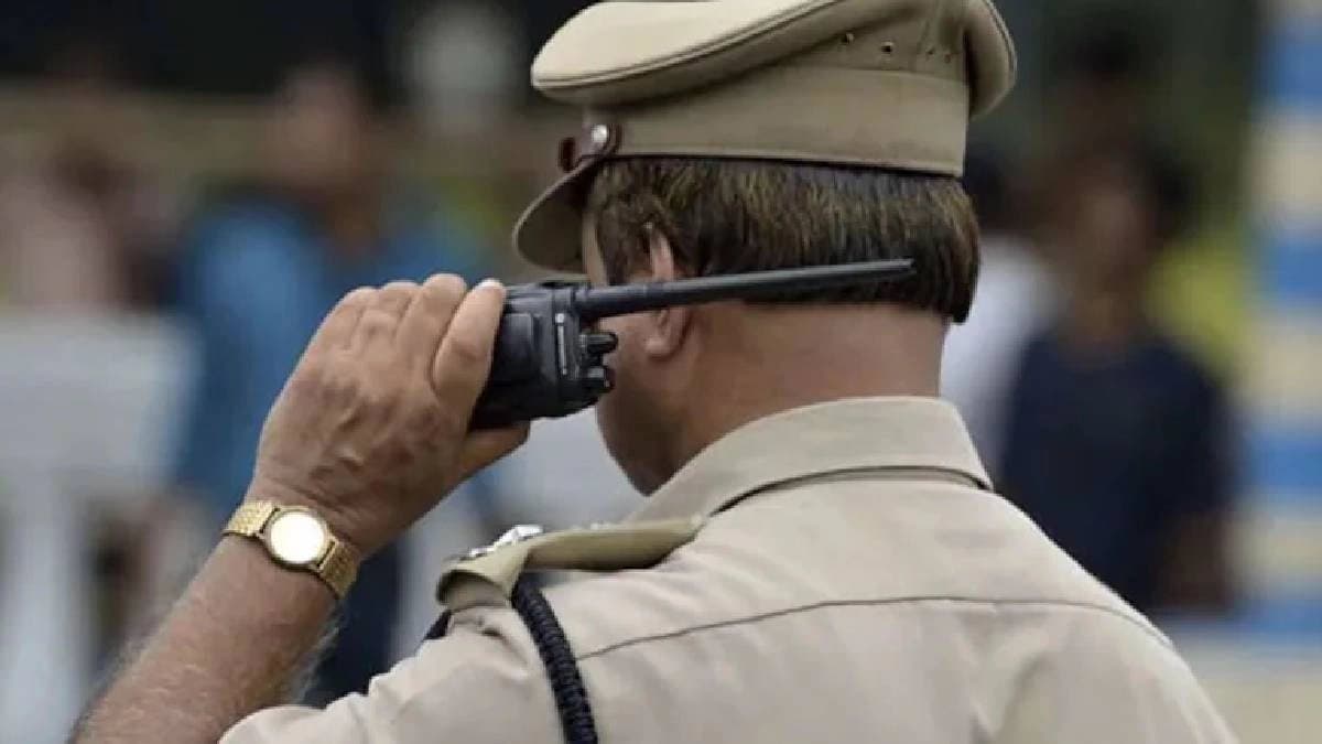 Mob Attacks Police With Sticks Chilli Powder In Rajasthan