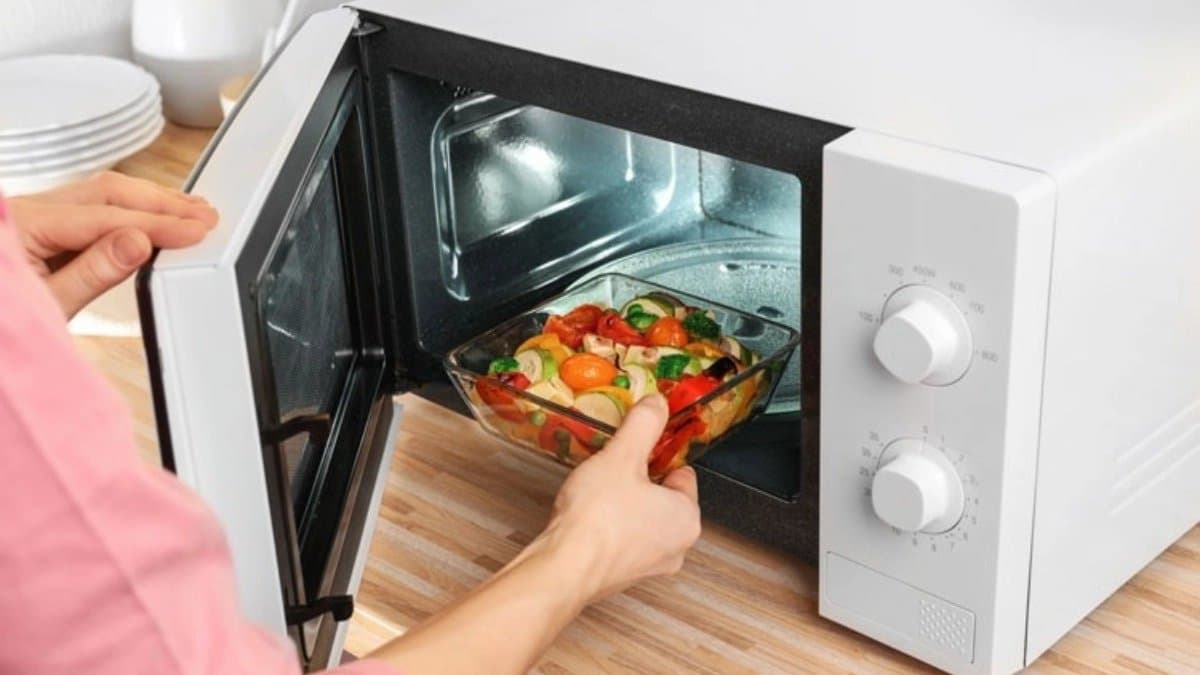Apart from Cooking or heating Microwave can do this surprising hacks instantly 