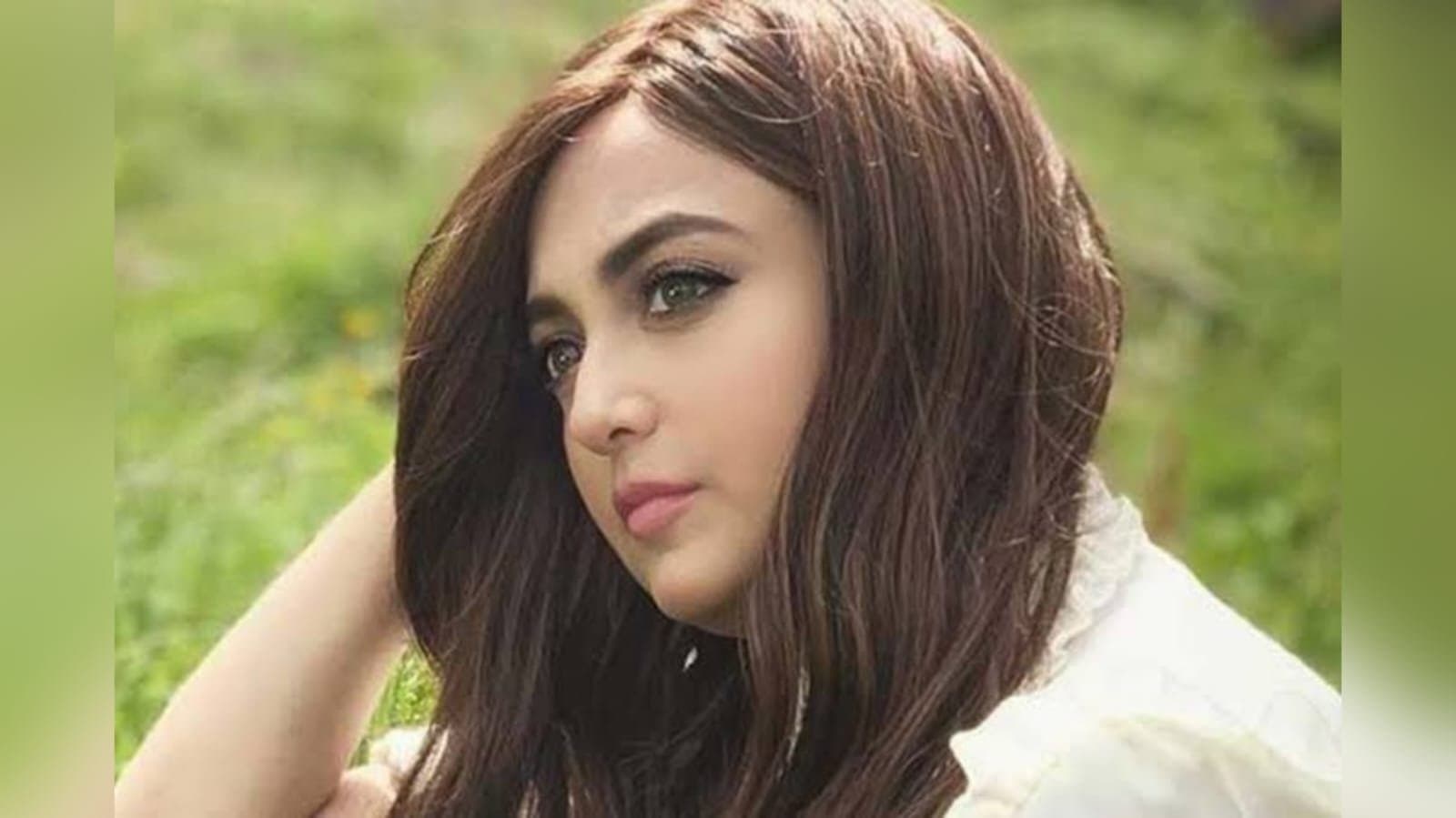 popular singer monali thakur fallen sick on the stage of dinhata utsav she admitted to hospital ent