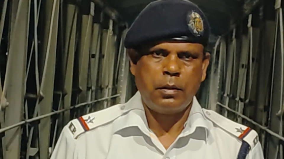 Kolkata Police's Swift Action Saves Six Boys 