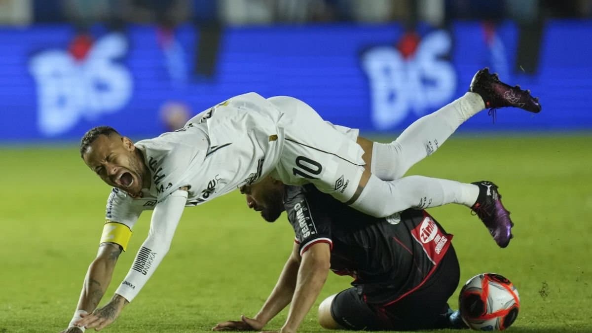 Neymar returns for Santos and wins the heart of the supporters spt