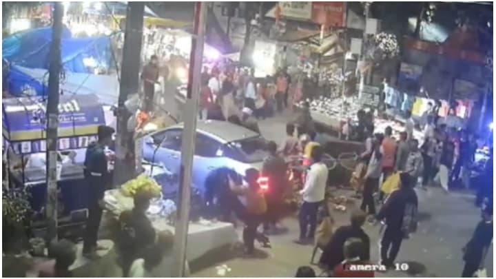 Drunk Taxi Driver Speeds Through Crowded Delhi Market