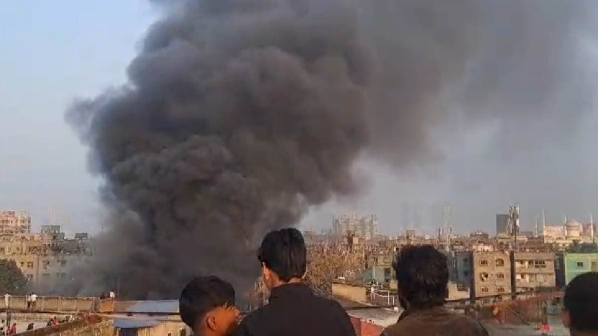 Terrible Fire Breaks Out in Godown Near Park Circus Station gnr