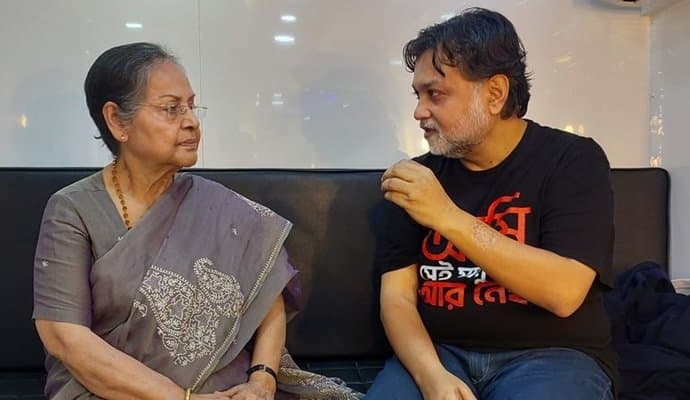  Srijit Mukherji Met Rakhi Gulzar At The Set Of Nandita Roy-Shiboprosad Mukherjee’s Amar Boss Set