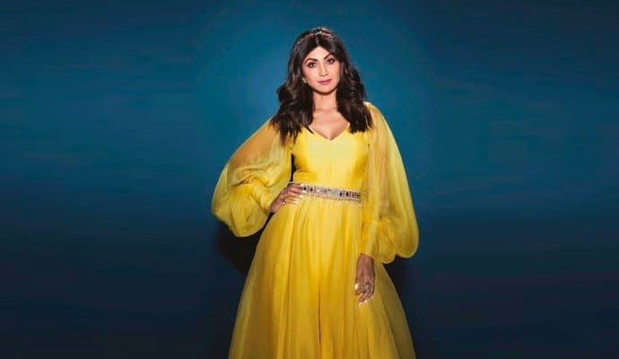 Shilpa Shetty: কালো হাইনেক টপে  'চাক্কি পিসিং' শিল্পা ? এ কী করলেন  অভিনেত্রী?