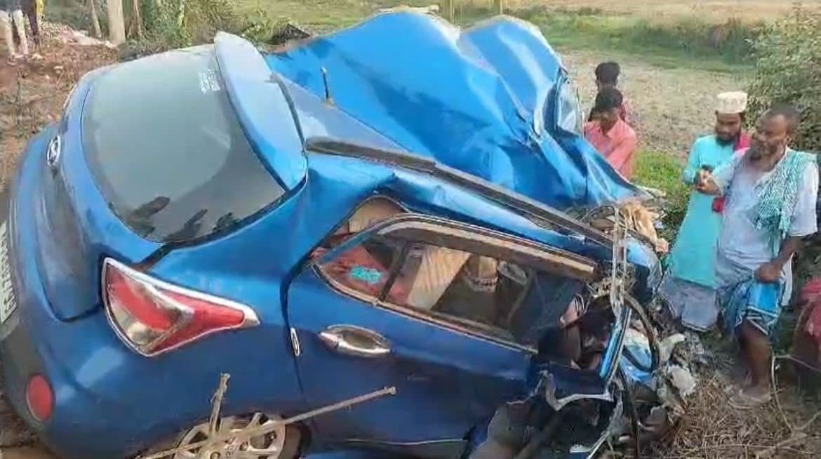 One killed ten injured in murshidabad accident