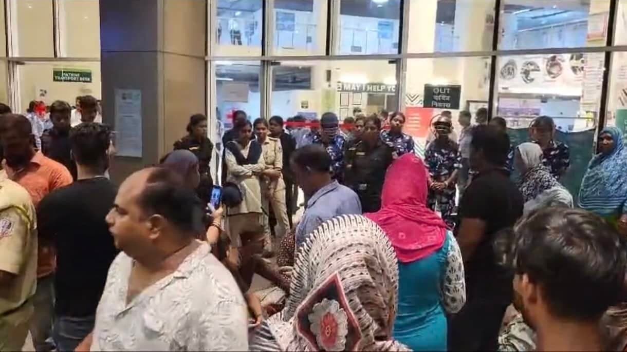Pregnant women dies allegedly by wrong operation, family uproar at hospital gnr 