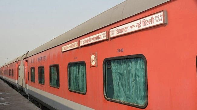 Indian Railways Offers Free Food For Travellers on delayed trains gnr 