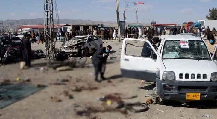  7 killed in suicide attack on military base in Pakistan