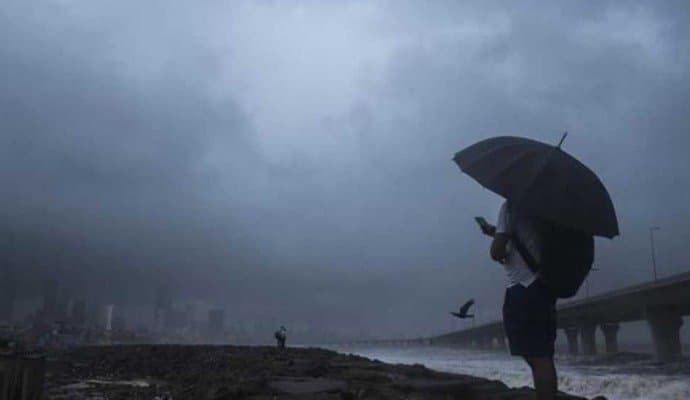 Imd issues red alert in Maharashtra goa Kerala