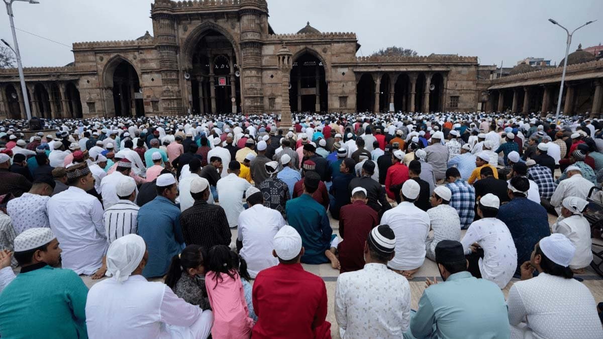 In which regions of the world will the Muslim population decrease by 2050