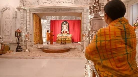 Union minister Smriti Irani offers prayers at Ram Temple