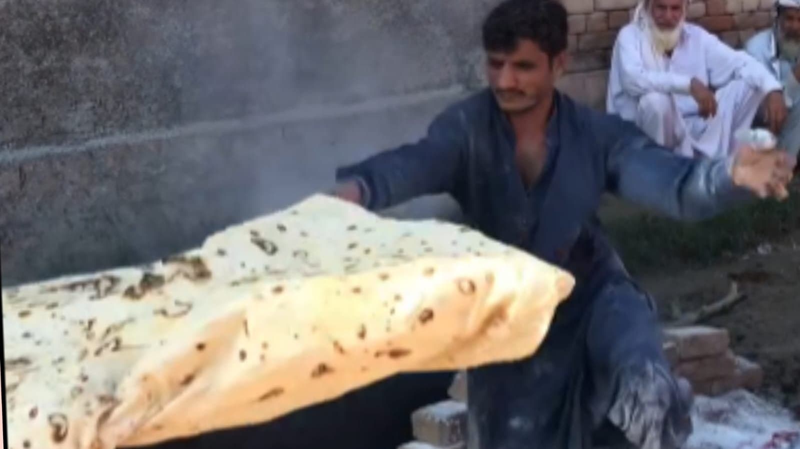 man makes world largest roti_gnr