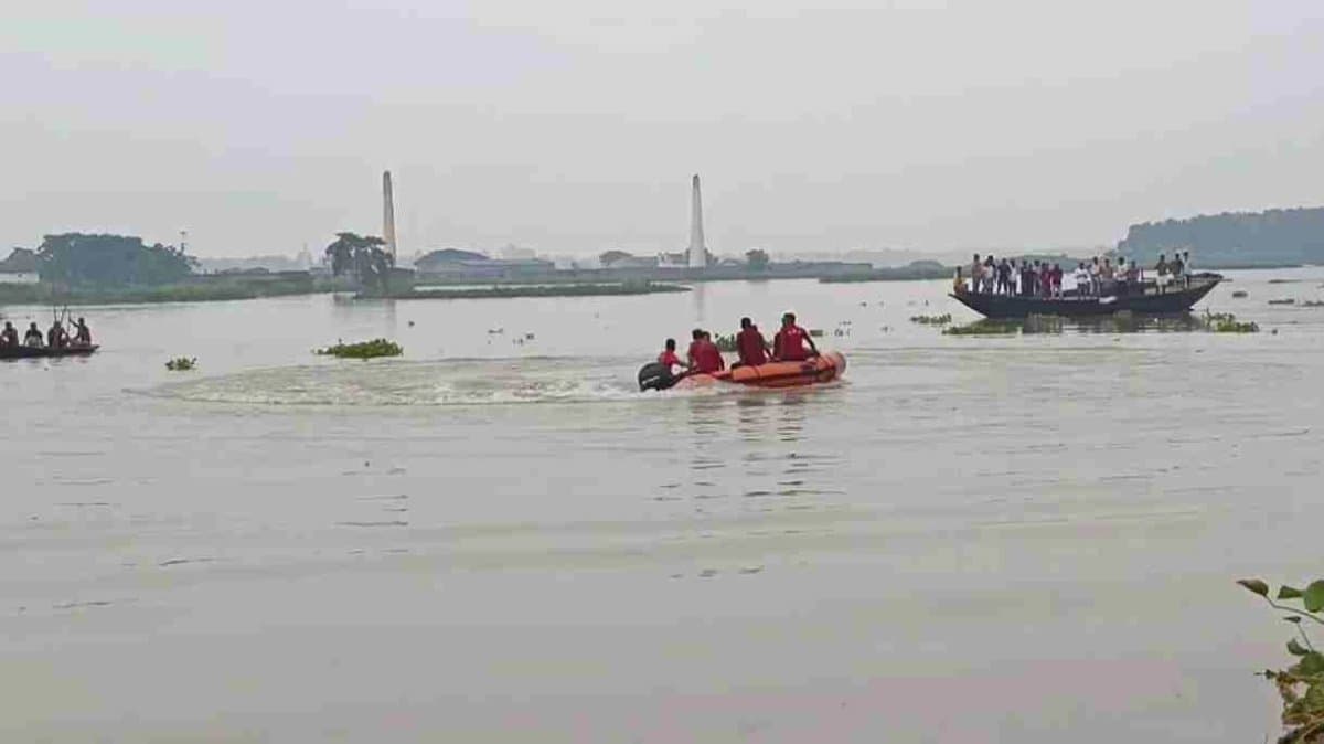 Five submerged but four rescued finally from Ganga river at Kalna in Burdwan 