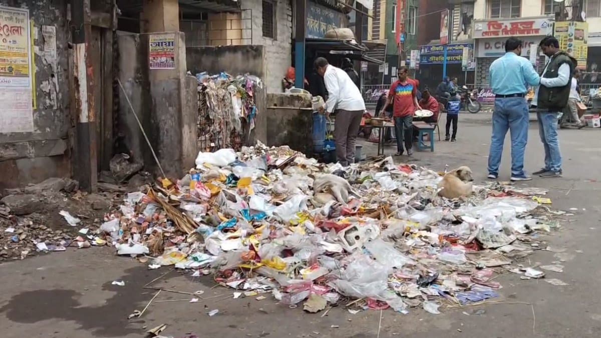 Dirty roads, flooded drains, scenario of Chinsurah Municipality area due to strike called by temporary staffs gnr