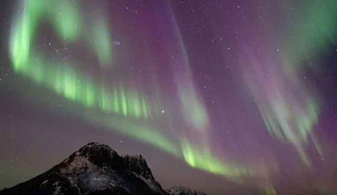  Earth is hit by a strong solar storm
