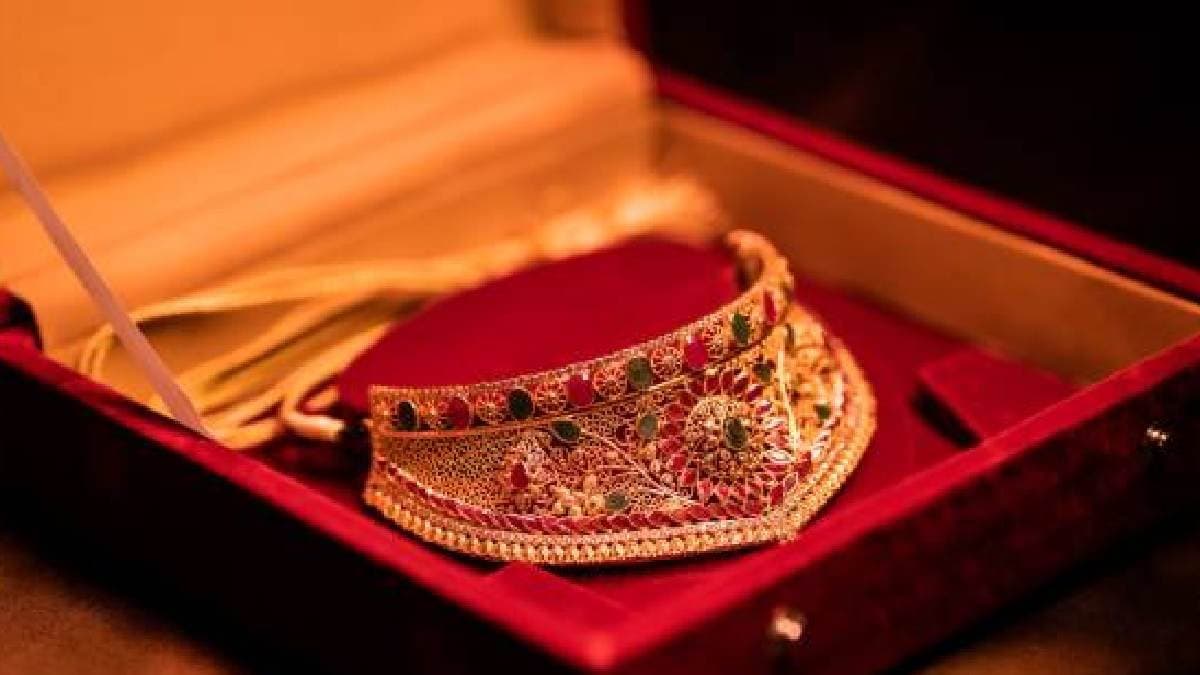 Gold Price Today Huge Change again Check 22 and 24 Carat Gold Price on 12 September