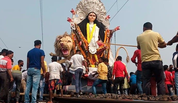 jagadhatri pujo bisarjan at chandannagar