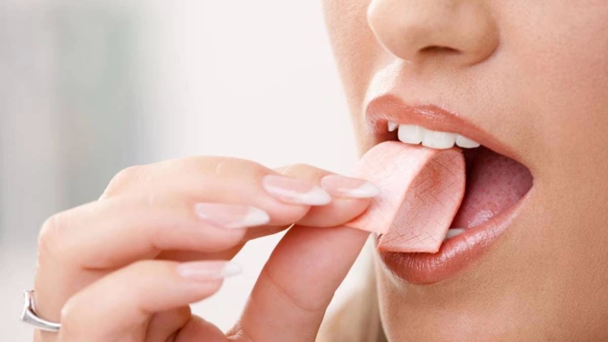 Chewing gum does not give you a sharp jawline myth buster