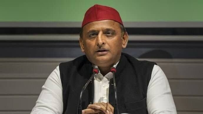 Akhilesh Yadav's 'PDA'