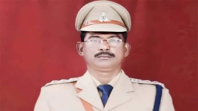 Senior police officer caught with female cop at Kanpur hotel, demoted to constable
