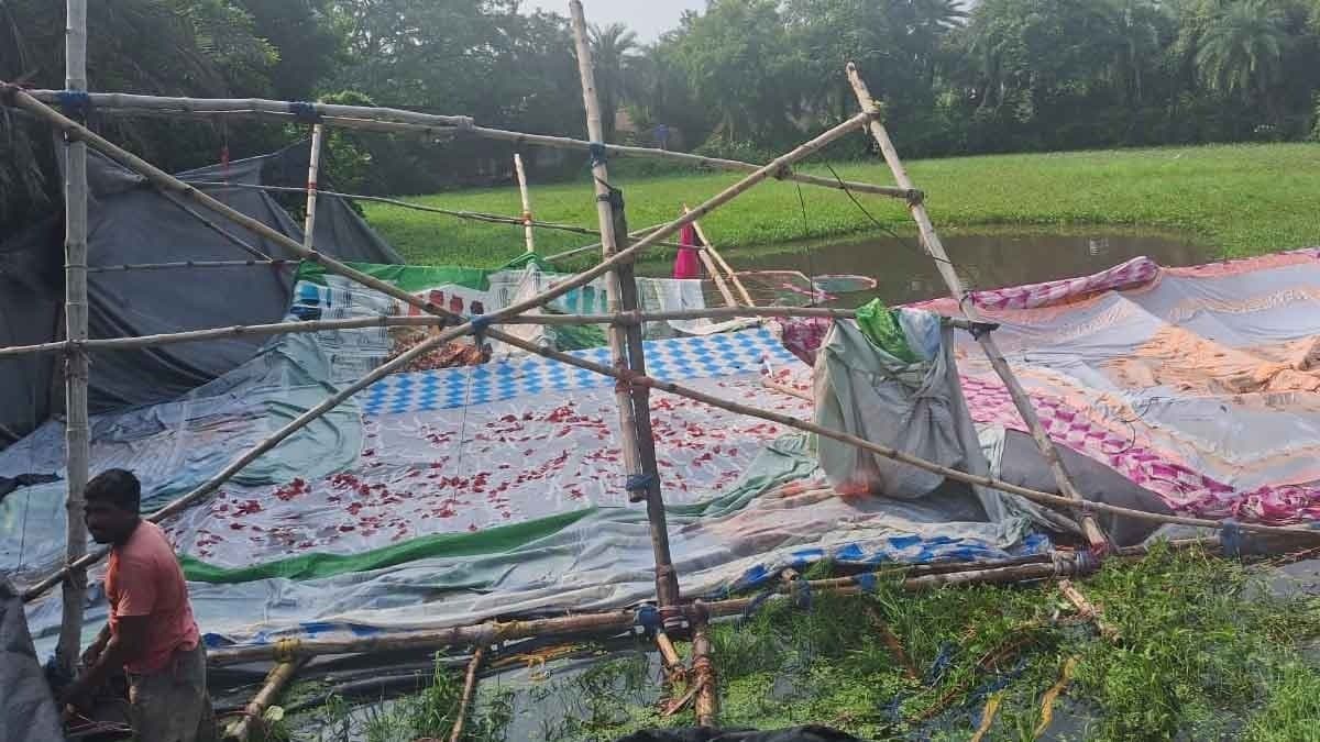 Strom affected Murshidabad Nabagram, Durga Puja pandal, Durga Idols broke down gnr