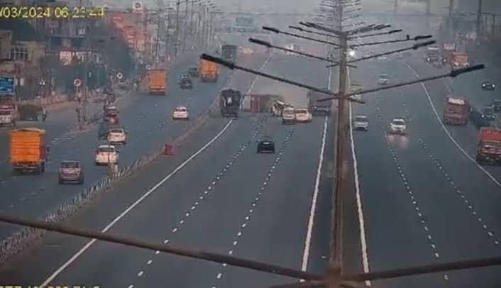 SUV With 11 Children Collides With Truck , 3 Killed