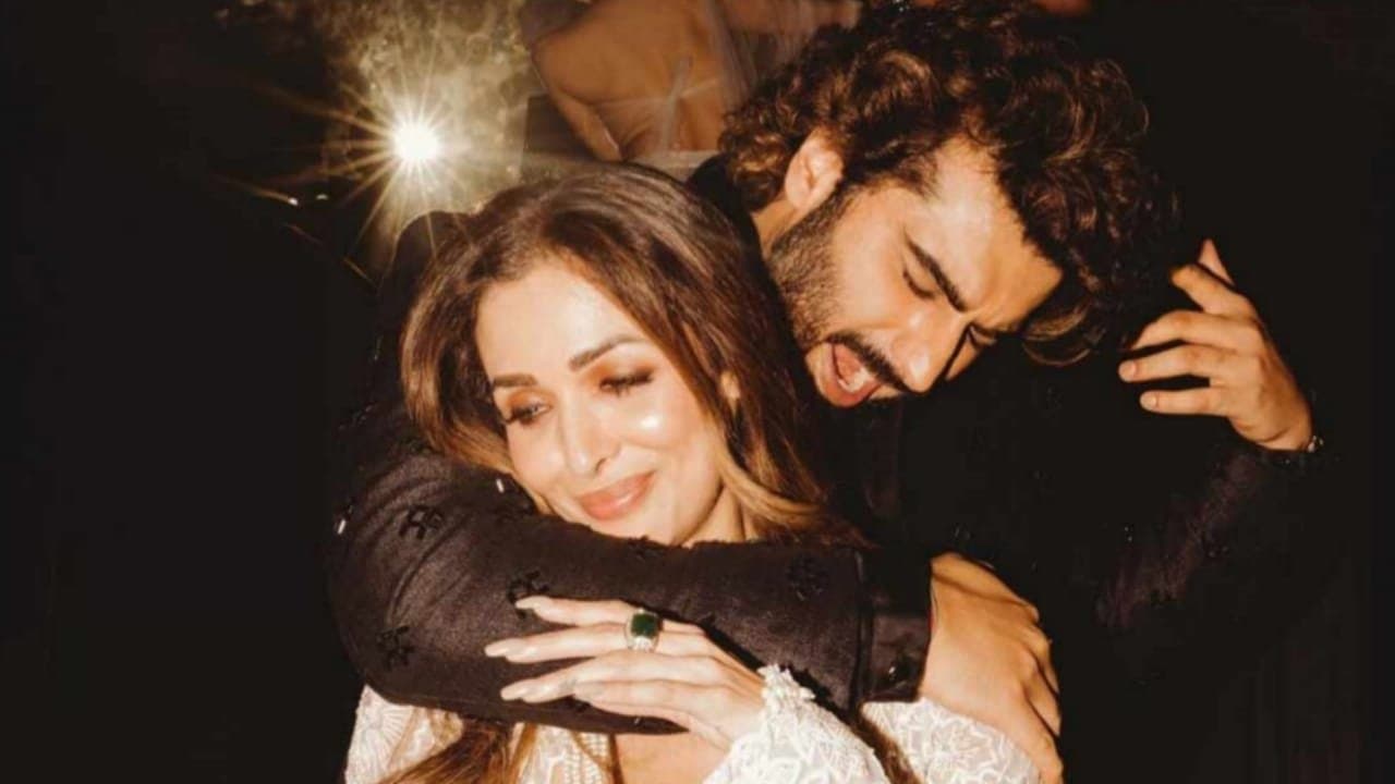 Malaika – Arjun: বিচ্ছেদের গুঞ্জনের মাঝেই হঠাৎ অর্জুনের বাড়িতে মালাইকা! ছবি ভাইরাল! 