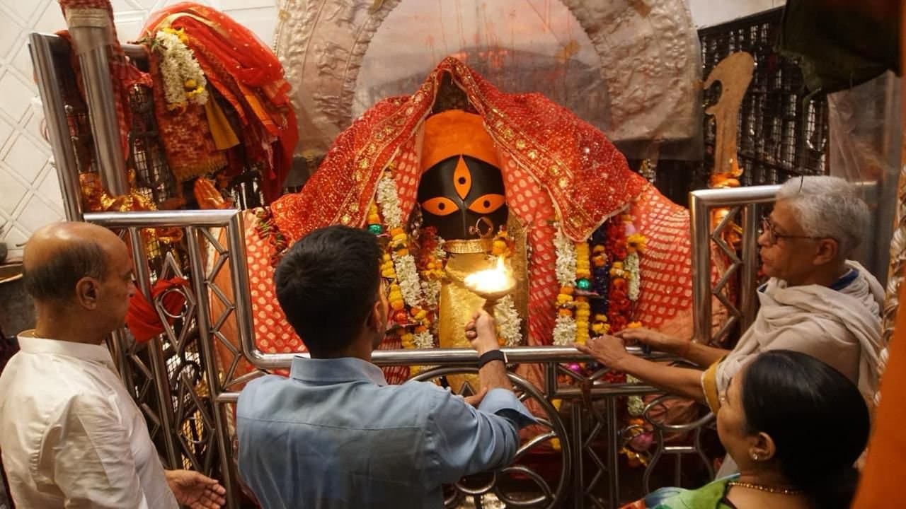Abhishek Banerjee at kalighat temple
