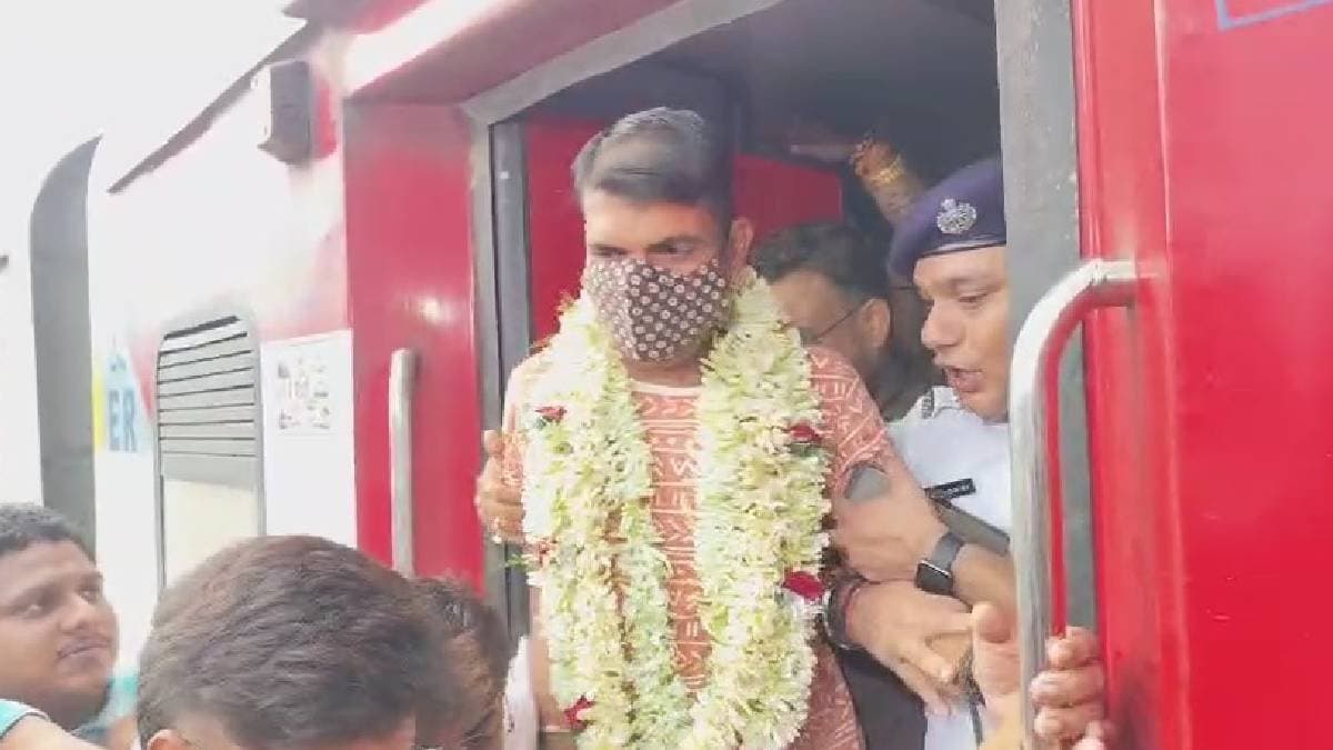 BSF Jawan Purnam Kumar Shaw returns to his home