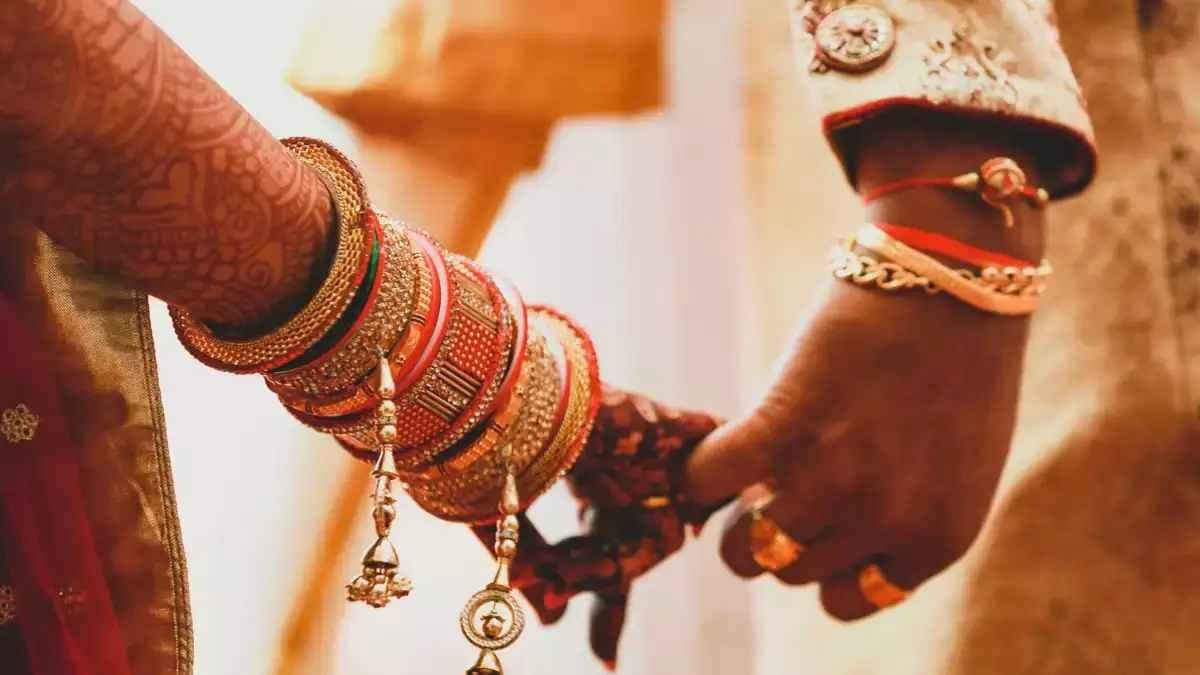 UP Woman Attempts Second Marriage with Cousin To Buy Buffaloes Caught By In Laws gnr